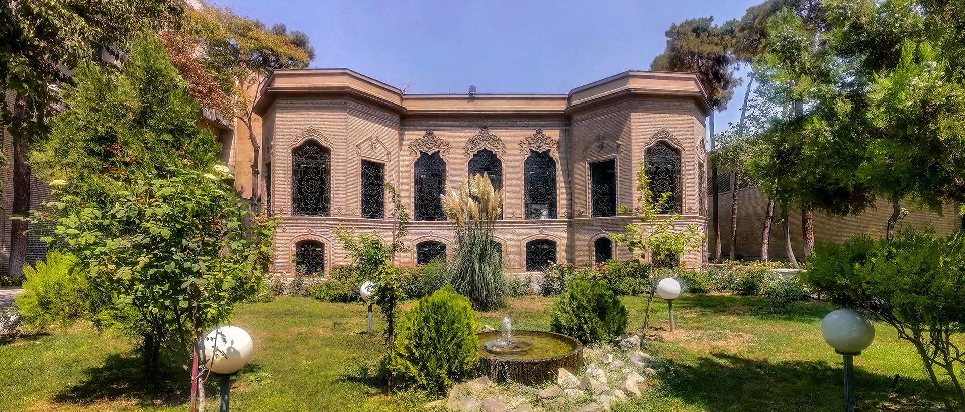 نمایی از ضلع جنوبی ساختمان