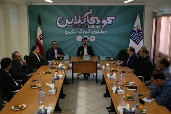 حضور عليرضا تابش در نشست وزير ارتباطات با فعالان و شوراي سياستگذاري جشنواره کودکآنلاين