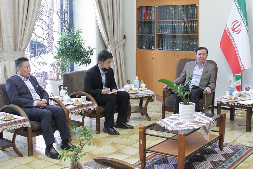 رایزن فرهنگی چین: زیباییهای سینمای ایران مانند طبیعت و فرش ایران است / «رنگ خدا» در دانشگاههای چین تدریس میشود