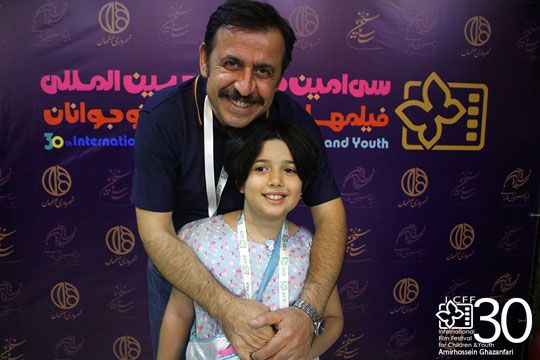 حسين قناعت مردانه براي سينماي کودک و نوجوان ايستاده است