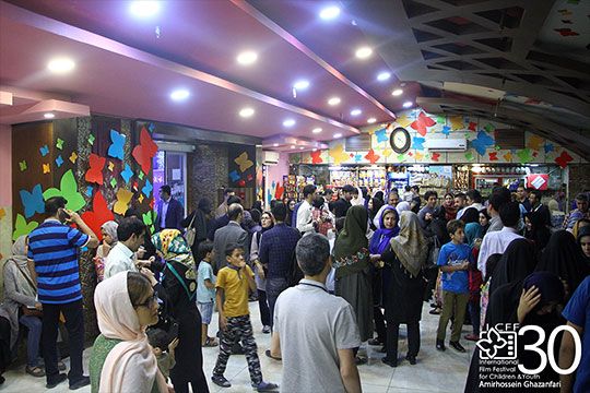 استقبال بي نظير در سانس پاياني روز دوم جشنواره