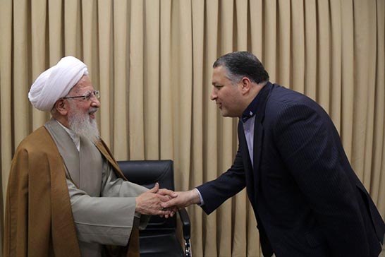 اگر بتوانيد با زبان دل و فطرت سخن بگوييد همه اقشار را روشن مي کنيد