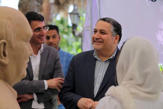 مجسمه مفاخر معاصر در مراکز هنري نصب شوند