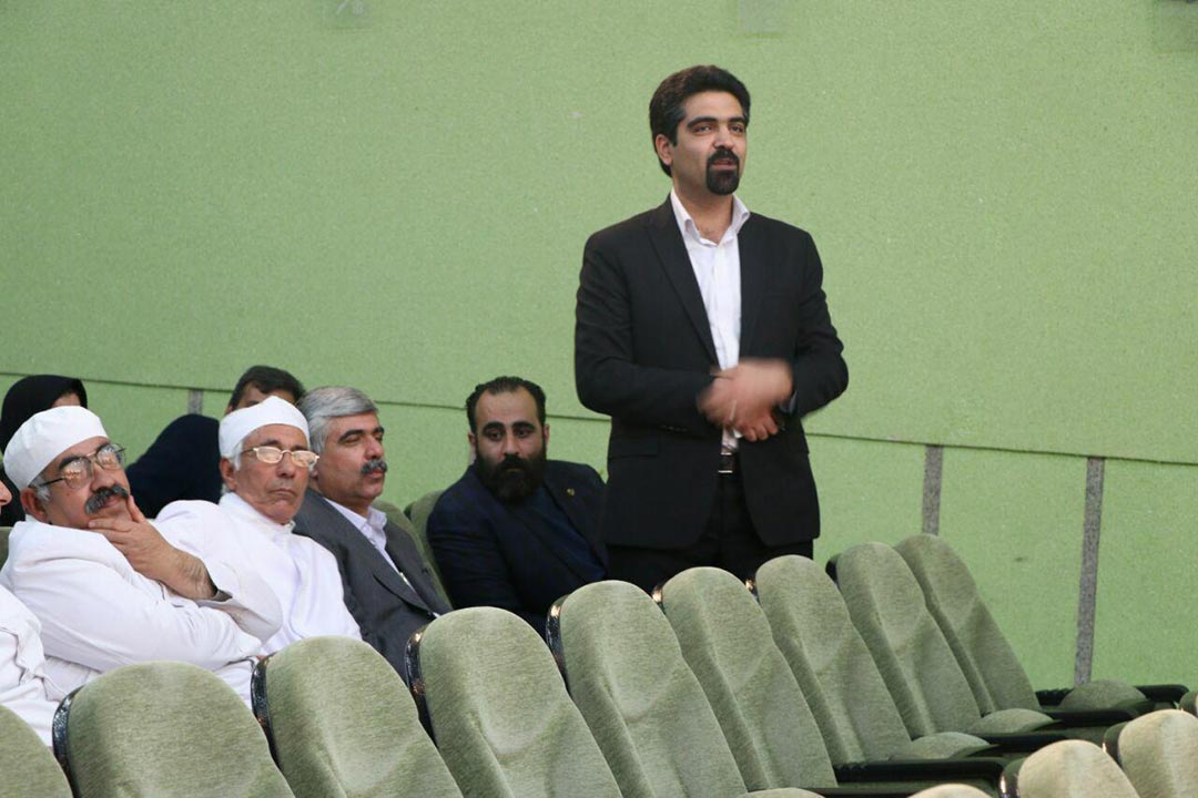 اکران و نشست وگفتگو باعوامل فيلم \"سرو زير آب\" در يزد