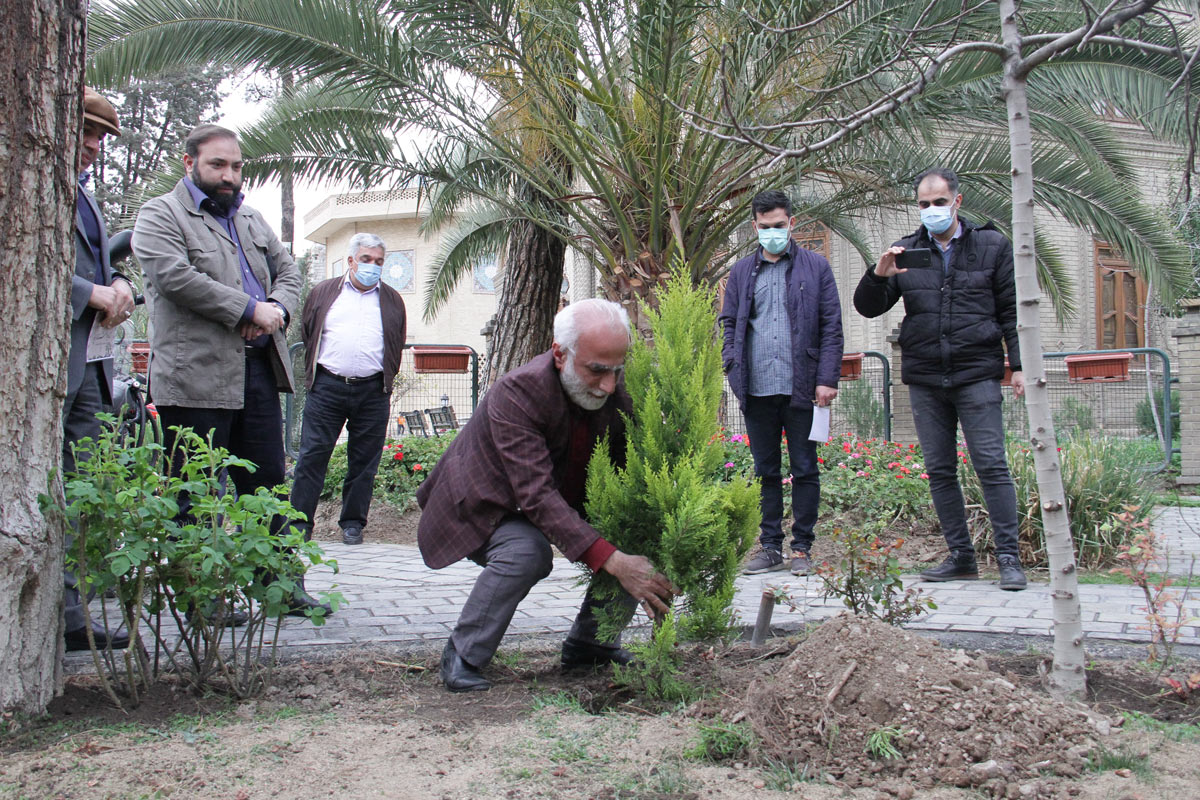 کاشت نهال‌ به یاد هنرمندان فقیدی که بر اثر کرونا آسمانی شدند