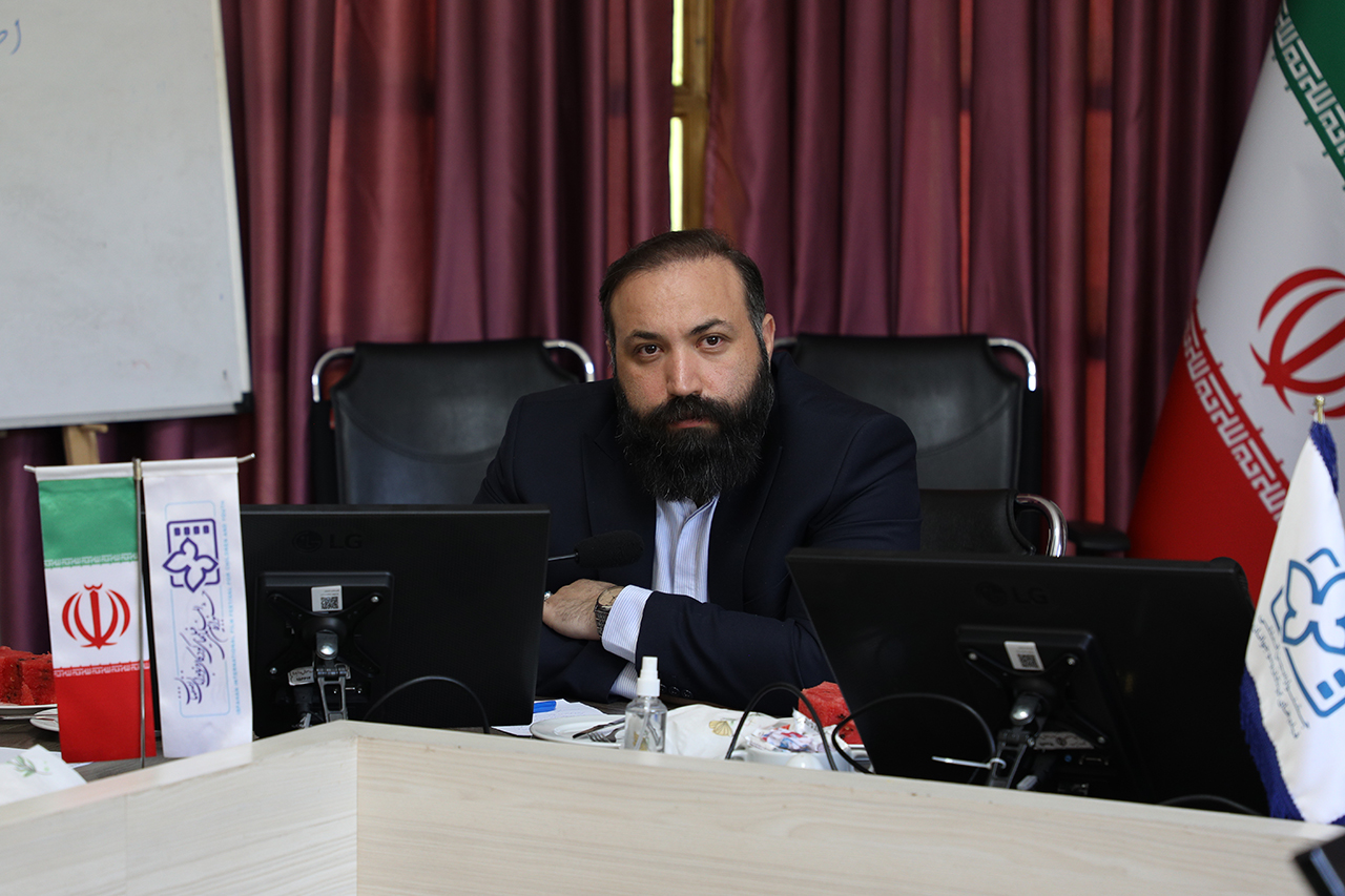 قاسم زاده شهردار اصفهان: لزوم نگاه ملی و مشارکت همه کودکان و نوجوانان ایرانی؛ جوادی دبیر جشنواره: دست پر جشنواره از آثار/ جشنواره سکولار برگزار نخواهیم کرد/ جایزه تعلیم و تربیت فارابی با مشارکت گسترده اهالی فرهنگ و تعلیم و تربیت