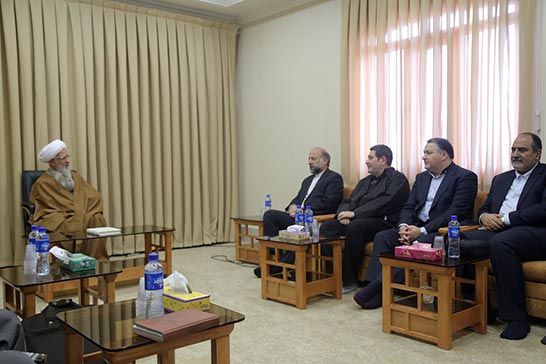 اگر بتوانيد با زبان دل و فطرت سخن بگوييد همه اقشار را روشن مي کنيد