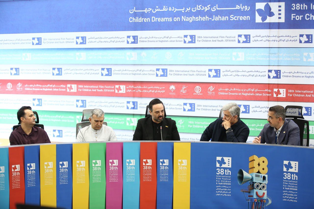 neshast dabir ba filmsazan kodak (1).jpg