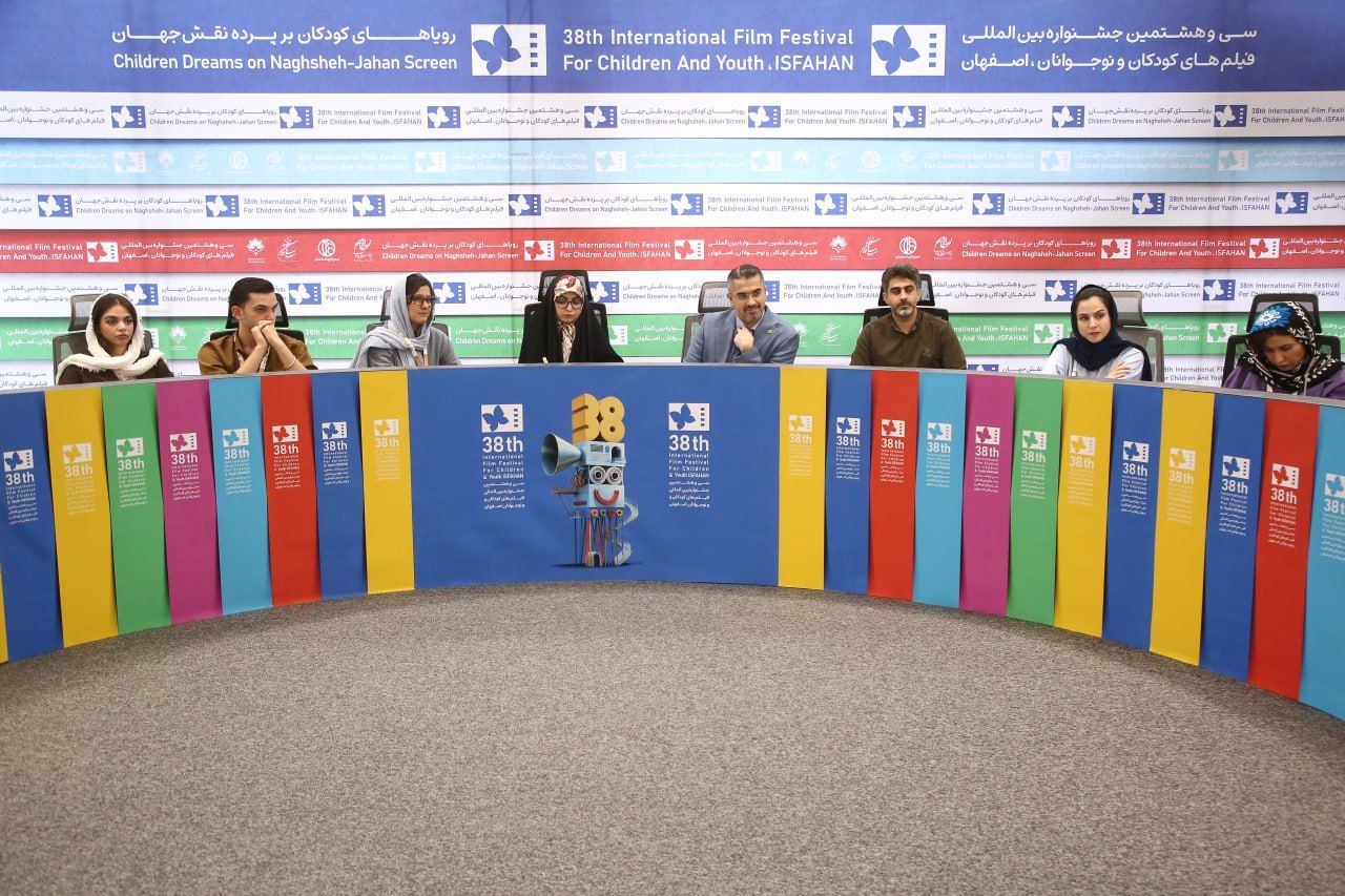 نشست هم اندیشی حامد جعفری دبیر جشنواره با فیلمسازان کوتاه و مستند