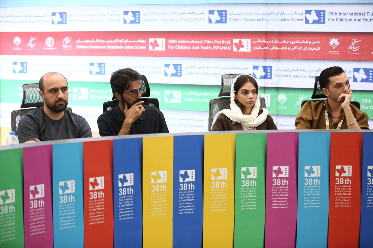 neshast dabri ba filmsazan kotah mostand kodak38 (1).jpg