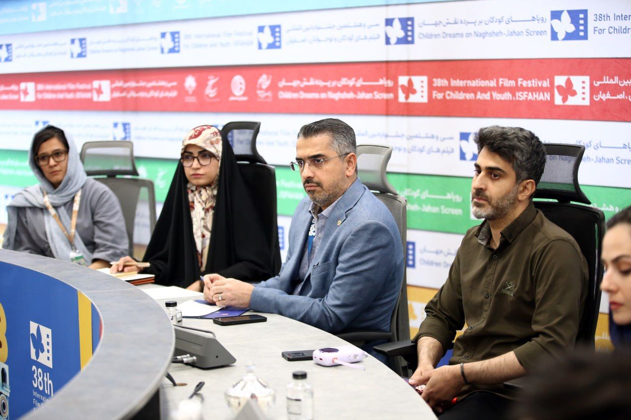 neshast dabri ba filmsazan kotah mostand kodak38 (4).jpg
