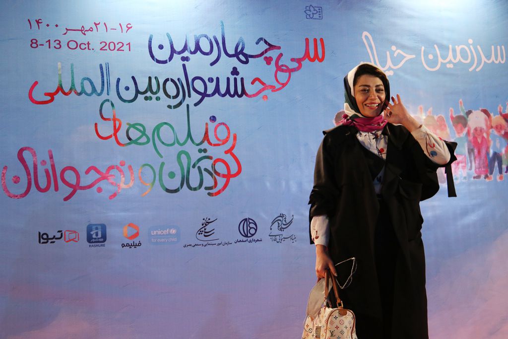 Farsh-ghermez-film-Partgah (8)