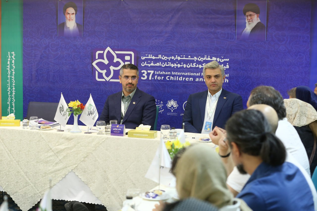 نشست صمیمی حامد جعفری دبیر سی و هفتمین جشنواره بین المللی فیلم های کودکان و نوجوانان با اصحاب رسانه