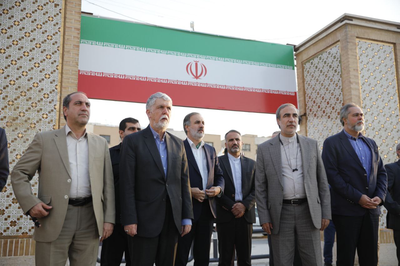 حضور وزیر فرهنگ و ارشاد اسلامی در گلزار شهدا و ادای احترام به شهدای جنگ تحمیلی و جنگ ۱۲ روزه