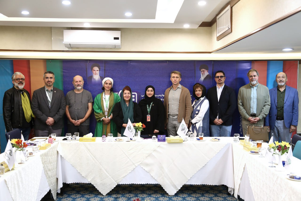 دیدار صمیمی رئیس سازمان سینمایی و دبیر جشنواره با داوران بخش بین الملل جشنواره بین المللی فیلم های کودکان و نوجوانان۳۷