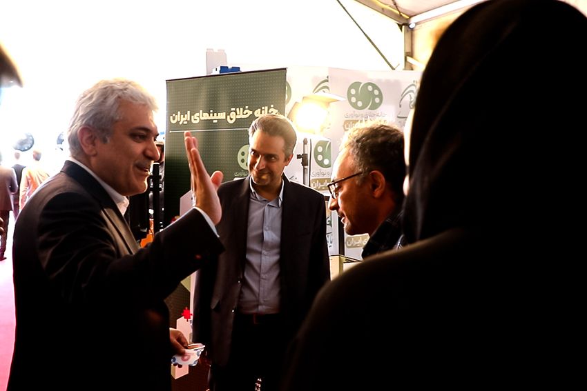 بازدید سورنا ستاری از غرفه خانه خلاق و نوآوری بنیاد سینمایی فارابی در نمایشگاه اینوتکس ۲۰۲۳